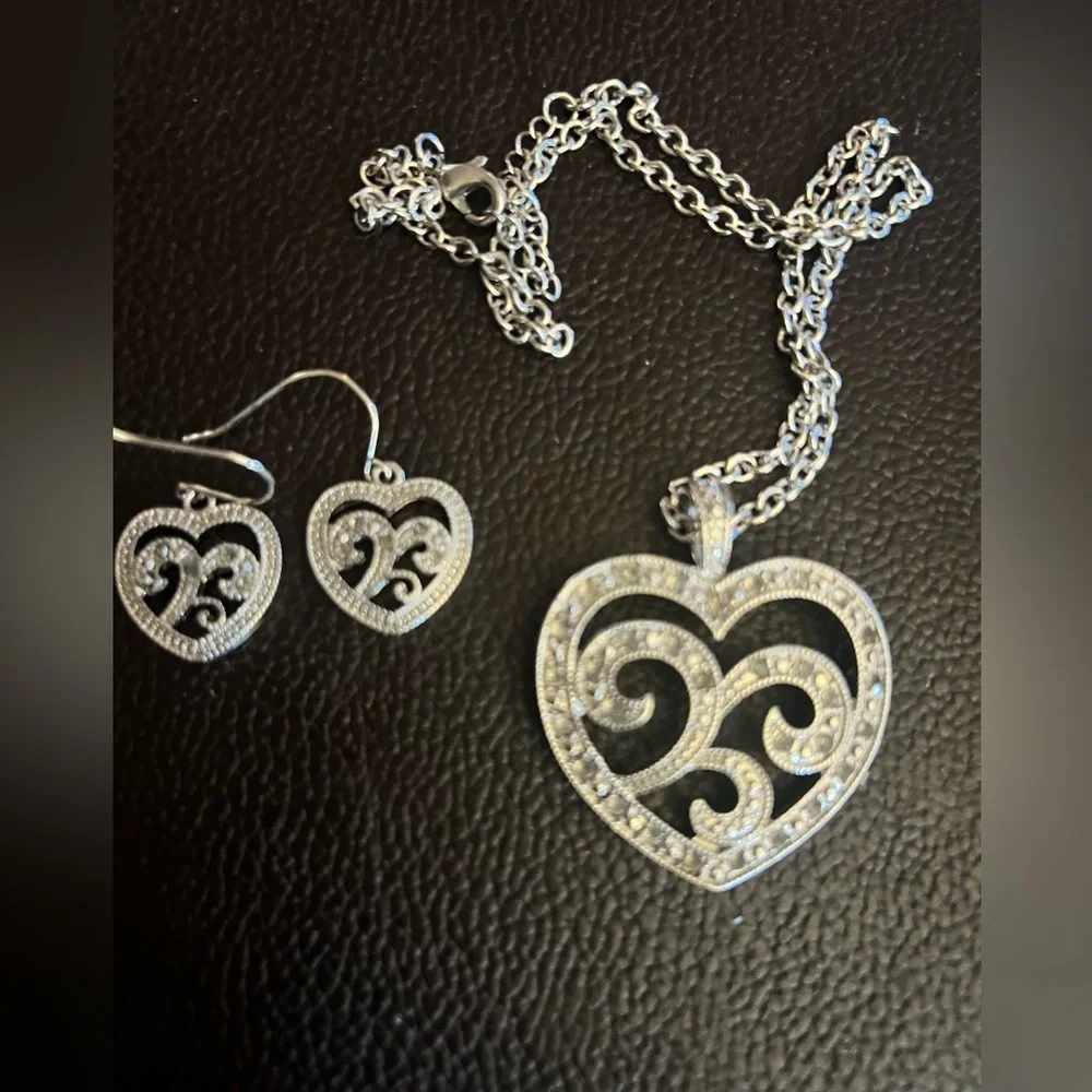 Silver tone Heart Pendant Necklace and Earring Set - Picture 1 of 3